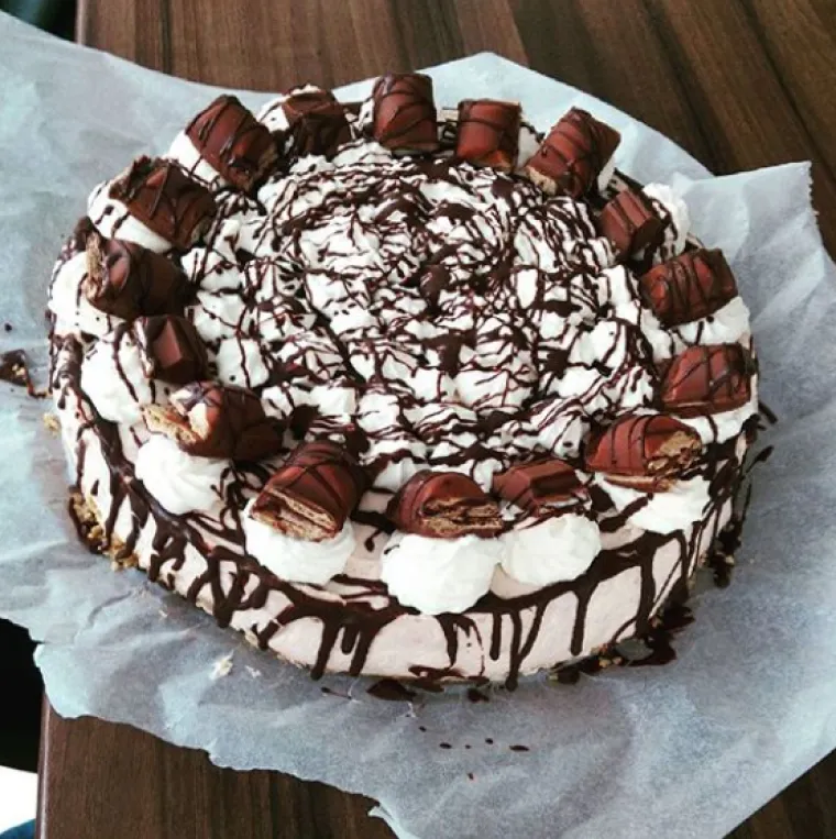 Natjerat će vam slinu na usta: Najslasnije Kinder Bueno torte koje ste ikada vidjeli