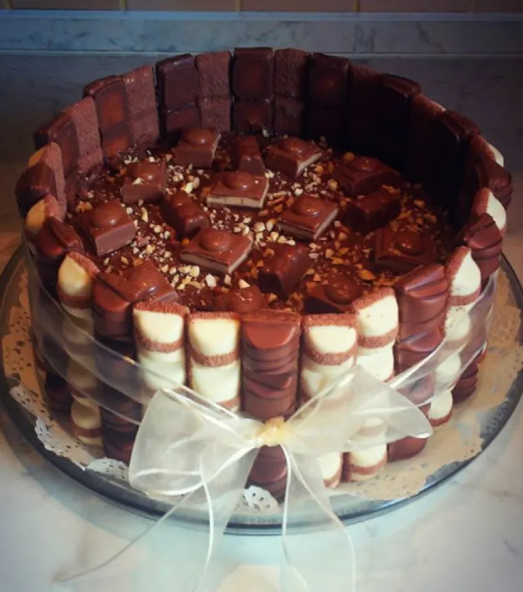Natjerat će vam slinu na usta: Najslasnije Kinder Bueno torte koje ste ikada vidjeli
