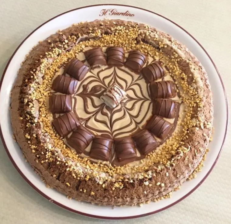 Natjerat će vam slinu na usta: Najslasnije Kinder Bueno torte koje ste ikada vidjeli