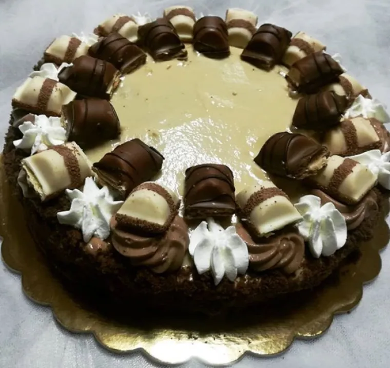 Natjerat će vam slinu na usta: Najslasnije Kinder Bueno torte koje ste ikada vidjeli