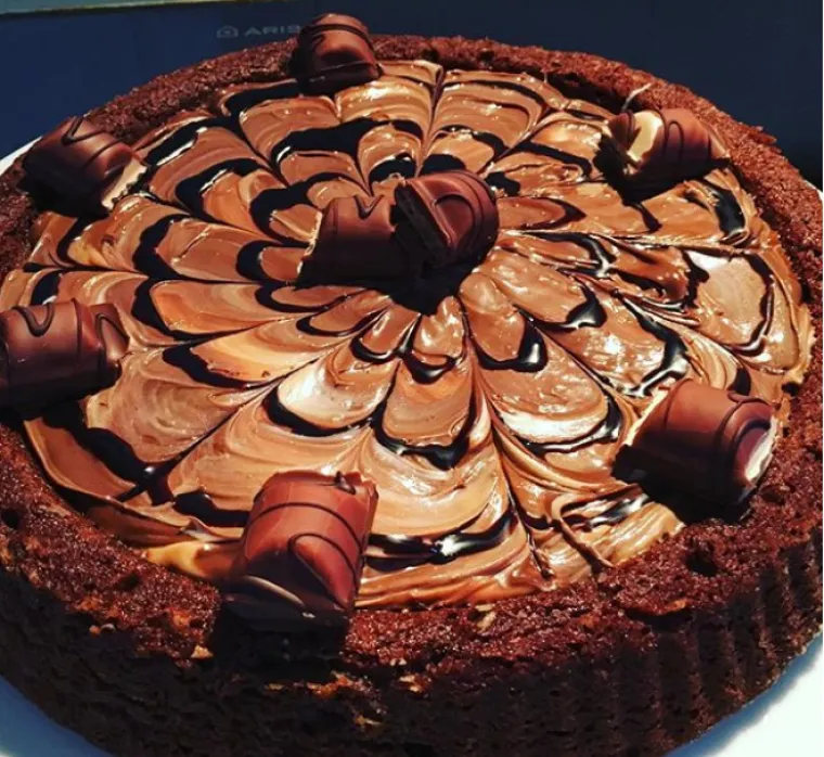 Natjerat će vam slinu na usta: Najslasnije Kinder Bueno torte koje ste ikada vidjeli