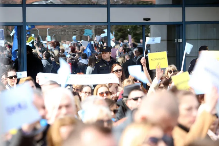 Prosvjed Sindikat hrvatskih učitelja ispred Ministarstva znanosti i obrazovanja