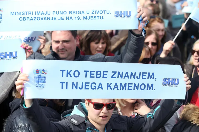 Prosvjed Sindikat hrvatskih učitelja ispred Ministarstva znanosti i obrazovanja