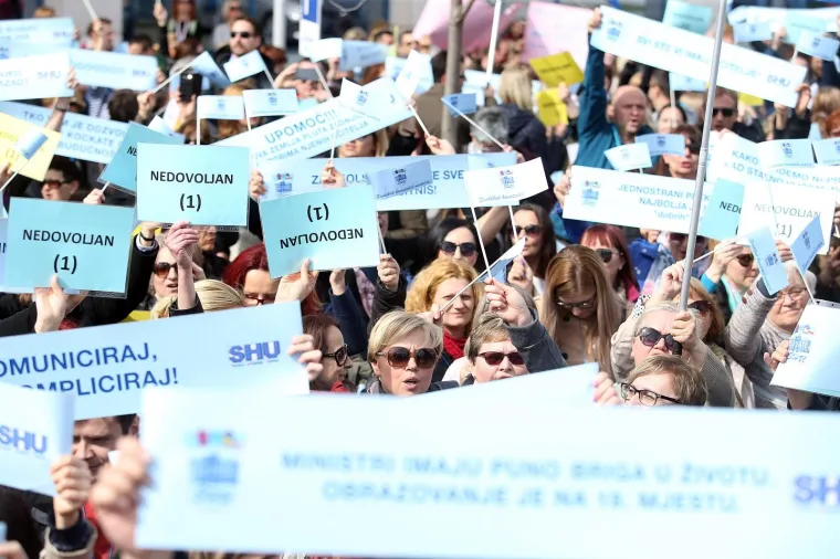 Prosvjed Sindikat hrvatskih učitelja ispred Ministarstva znanosti i obrazovanja