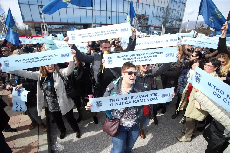 Prosvjed Sindikat hrvatskih učitelja ispred Ministarstva znanosti i obrazovanja