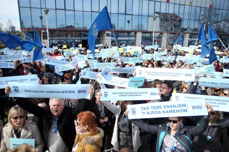 Prosvjed Sindikat hrvatskih učitelja ispred Ministarstva znanosti i obrazovanja