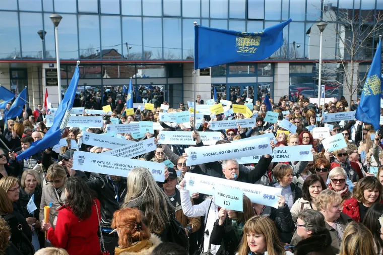 Prosvjed Sindikat hrvatskih učitelja ispred Ministarstva znanosti i obrazovanja