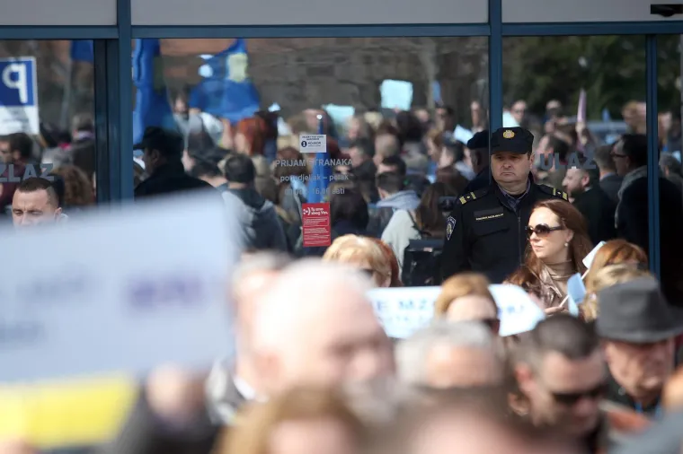 Prosvjed Sindikat hrvatskih učitelja ispred Ministarstva znanosti i obrazovanja