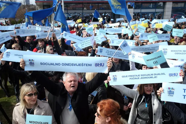 Prosvjed Sindikat hrvatskih učitelja ispred Ministarstva znanosti i obrazovanja