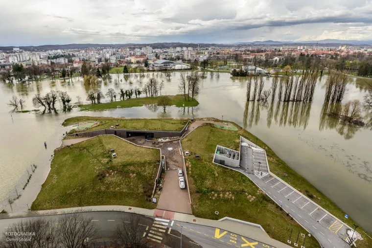 Kad karlovačke rijeke postanu 'jezera': pogledajte fotogaleriju Denisa Sto&scaron;ića