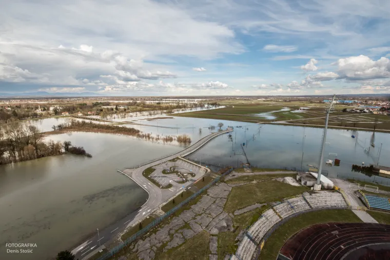 Kad karlovačke rijeke postanu 'jezera': pogledajte fotogaleriju Denisa Sto&scaron;ića