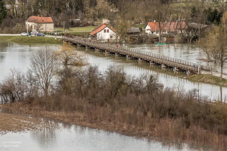 Kad karlovačke rijeke postanu 'jezera': pogledajte fotogaleriju Denisa Sto&scaron;ića