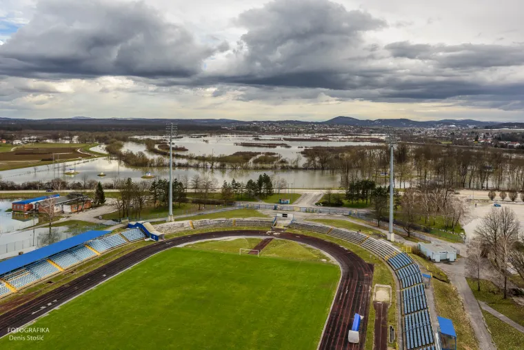 Kad karlovačke rijeke postanu 'jezera': pogledajte fotogaleriju Denisa Sto&scaron;ića