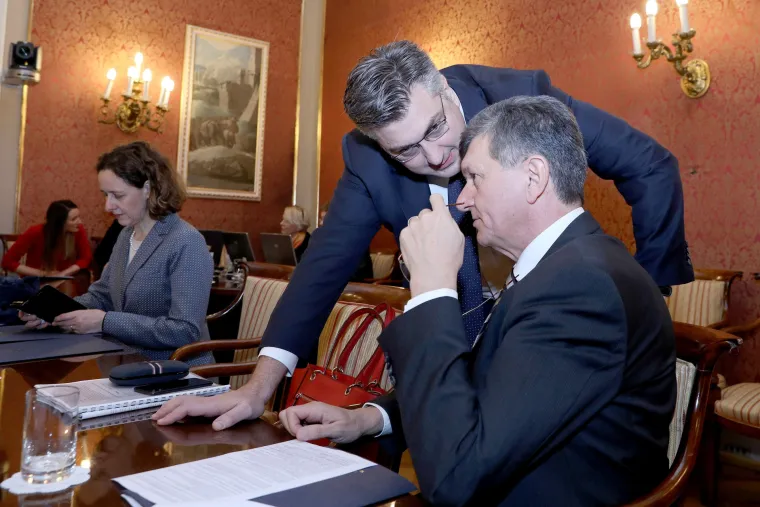 Vlada o zbrinjavanju stanovnika Hrvatske Kostajnice