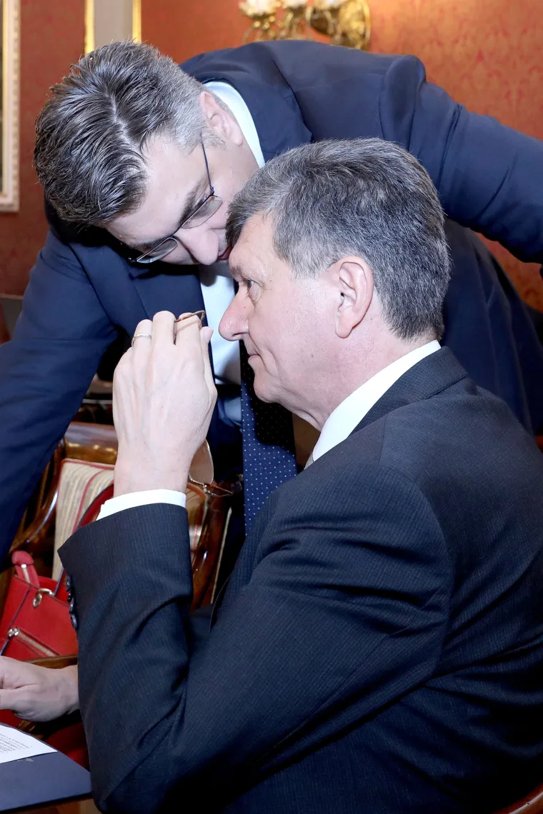 Vlada o zbrinjavanju stanovnika Hrvatske Kostajnice