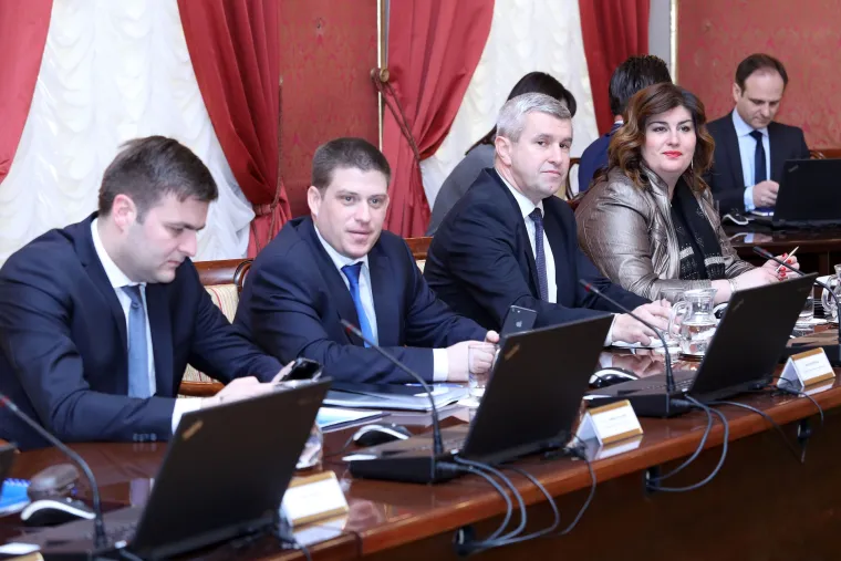 Vlada o zbrinjavanju stanovnika Hrvatske Kostajnice