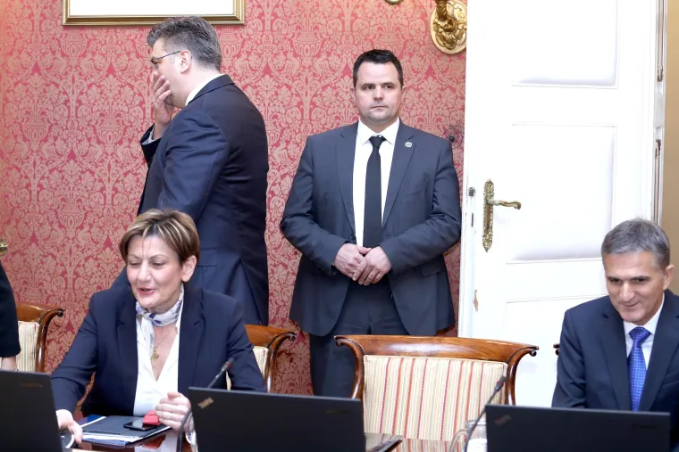 Vlada o zbrinjavanju stanovnika Hrvatske Kostajnice