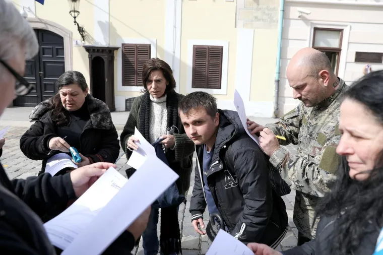 Aktivisti inicijative Ovr&scaron;ni ustanak pozvali Vladu da rije&scaron;i problem ovrha