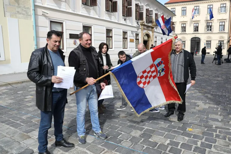 Aktivisti inicijative Ovr&scaron;ni ustanak pozvali Vladu da rije&scaron;i problem ovrha