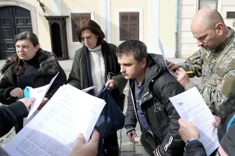 Aktivisti inicijative Ovr&scaron;ni ustanak pozvali Vladu da rije&scaron;i problem ovrha