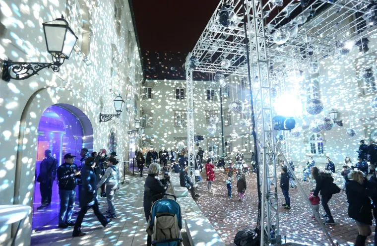FESTIVAL SVJETLA U ZAGREBU: Pogledajte atraktivne svjetlosne instalacije i projekcije inspirirane proljećem