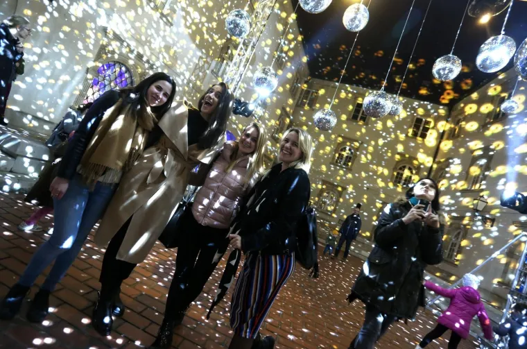 FESTIVAL SVJETLA U ZAGREBU: Pogledajte atraktivne svjetlosne instalacije i projekcije inspirirane proljećem
