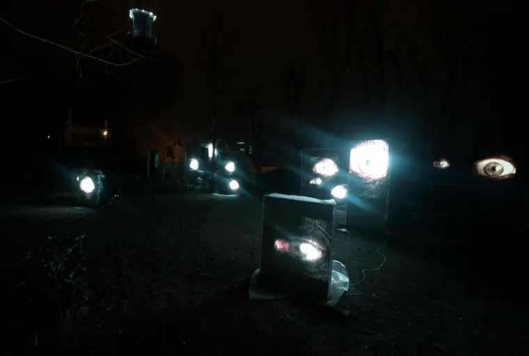 Vi&scaron;ekanalna audio-vizualna instalacija "Ima jedno bolje mjesto" na Vranyczanyevoj poljani.