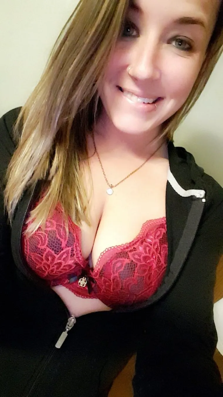 SKIDAJU SE ZA STOLOM, U HODNIKU... Ne biraju mjesto, i uopće ih ne smeta &scaron;to ih kolege gledaju