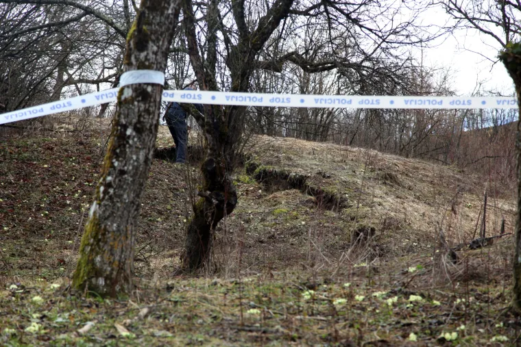 Prnjavor Čuntićki: tijekom noći do&scaron;lo je do napuknuća i pomicanja brda iznad kuća