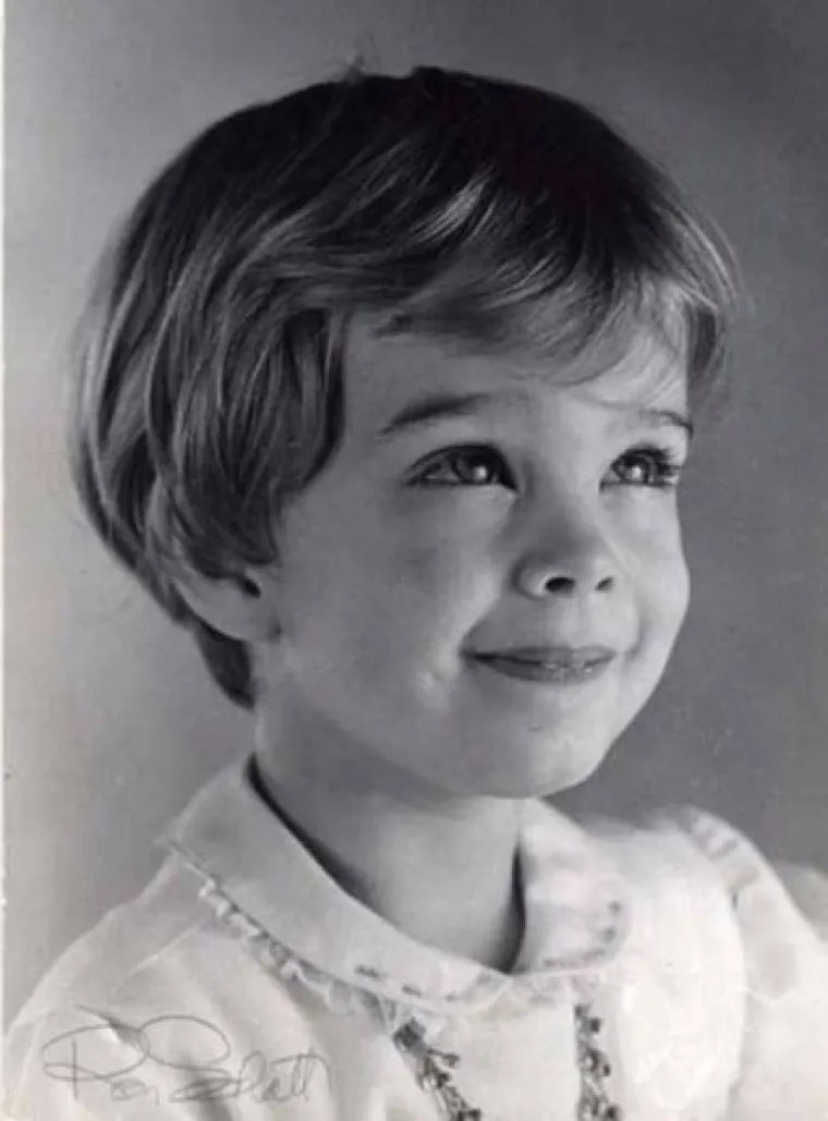 U galeriji smo okupili fotografije zvijezda iz djetinjstva. Možete li pogoditi o kome je riječ? Neki slavni već su kao djeca imali svoj prepoznatljivi izgled dok je druge jako teško prepoznati. U svakom slučaju, pokušajte! Brooke Shields