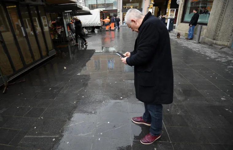 CVJETNI TRG POD VODOM: Središte Zagreba poplavljeno zbog puknuća cijevi