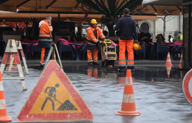 CVJETNI TRG POD VODOM: Sredi&scaron;te Zagreba poplavljeno zbog puknuća cijevi