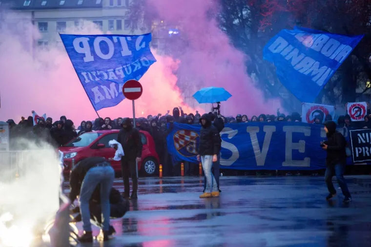 Jasna poruka Upravi i Mamiću: Bad Blue Boys prosvjedovali na ulicama