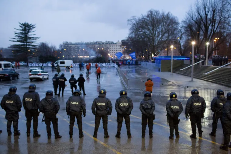 Jasna poruka Upravi i Mamiću: Bad Blue Boys prosvjedovali na ulicama