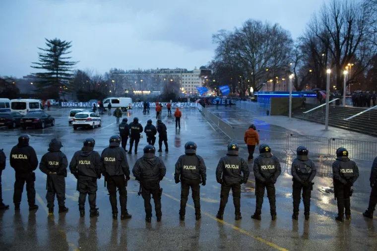 Jasna poruka Upravi i Mamiću: Bad Blue Boys prosvjedovali na ulicama