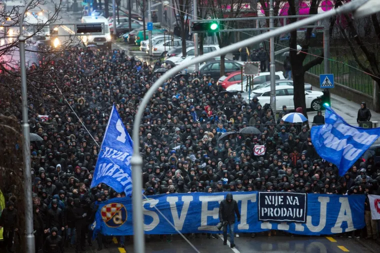 Jasna poruka Upravi i Mamiću: Bad Blue Boys prosvjedovali na ulicama