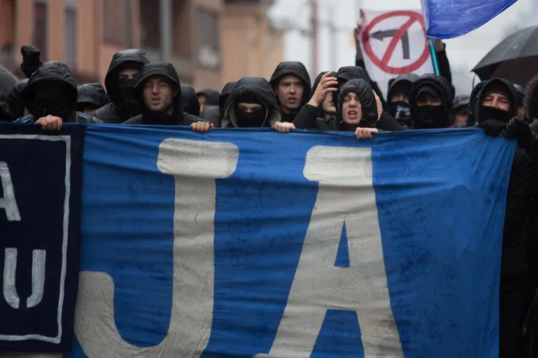 Jasna poruka Upravi i Mamiću: Bad Blue Boys prosvjedovali na ulicama