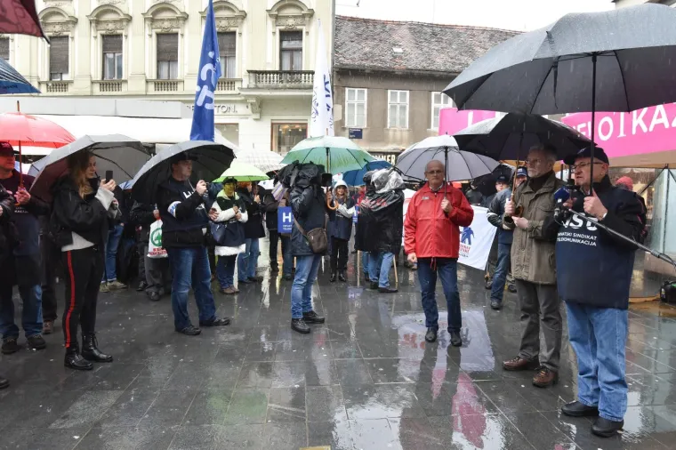 Tijekom prosvjeda na Trgu Petra Preradovića koji su organizirali Hrvatski sindikat Telekomunikacija, Republički sindikat radnika Hrvatske i Nezavisni hrvatski sindikati zbog dru&scaron;tvene neodgovornosti Uprave Hrvatskog telekoma održala se i konferencija za medije