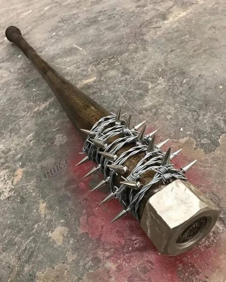 OVI KREATIVNI MANIJACI SPREMNI SU ZA ZOMBI APOKALIPSU: Napravili oružja iz kućne radinosti, ne želite im se naći na putu