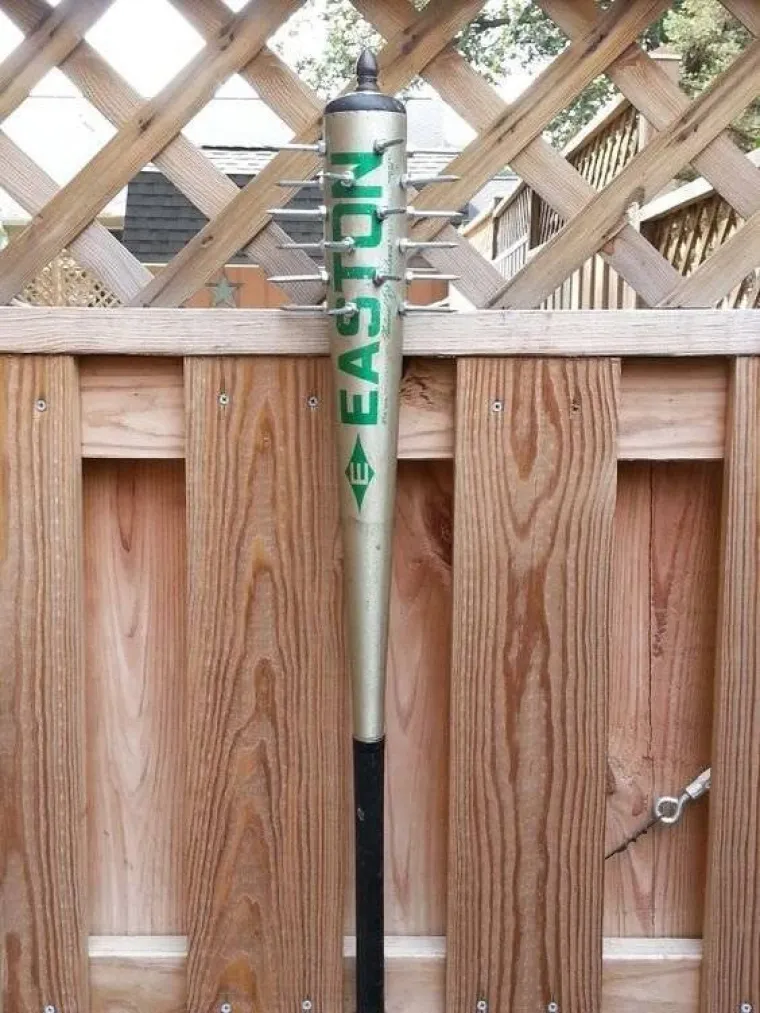 OVI KREATIVNI MANIJACI SPREMNI SU ZA ZOMBI APOKALIPSU: Napravili oružja iz kućne radinosti, ne želite im se naći na putu