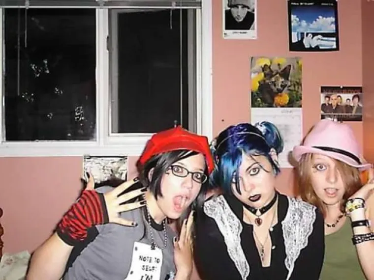 OBRUKALI SE, ALI SU BAREM NASMIJALI CIJELI INTERNET: Njihova moda iz mladih dana nije se održala