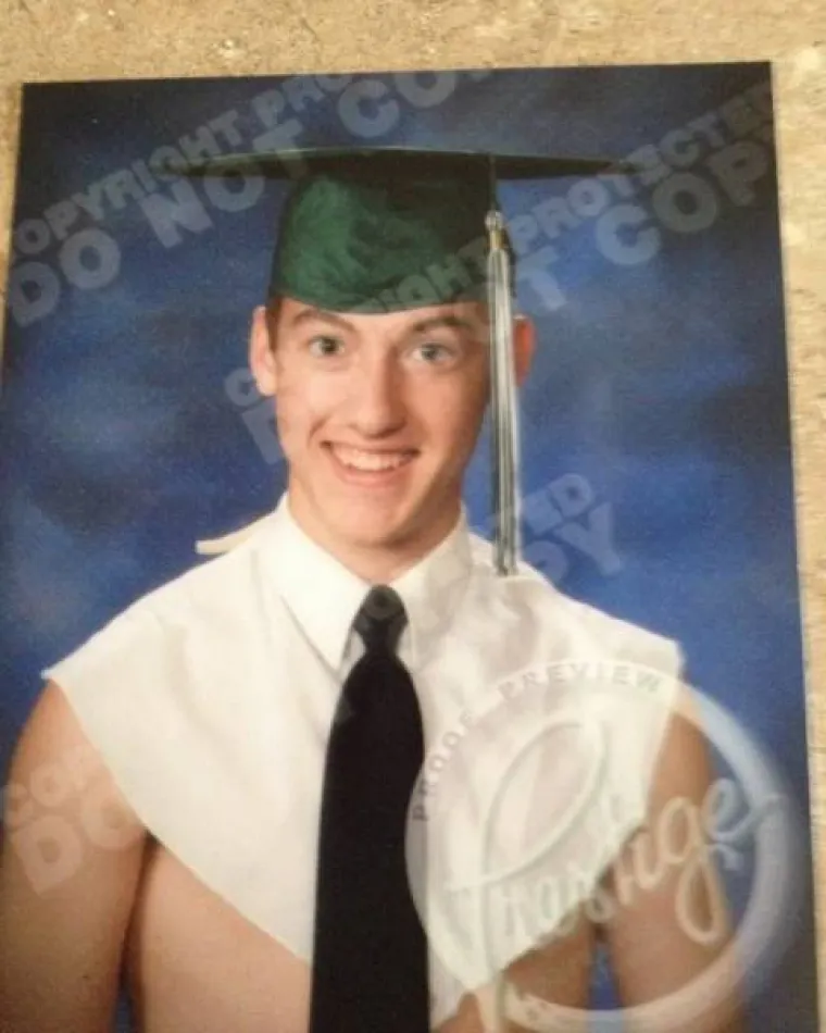 OBRUKALI SE, ALI SU BAREM NASMIJALI CIJELI INTERNET: Njihova moda iz mladih dana nije se održala