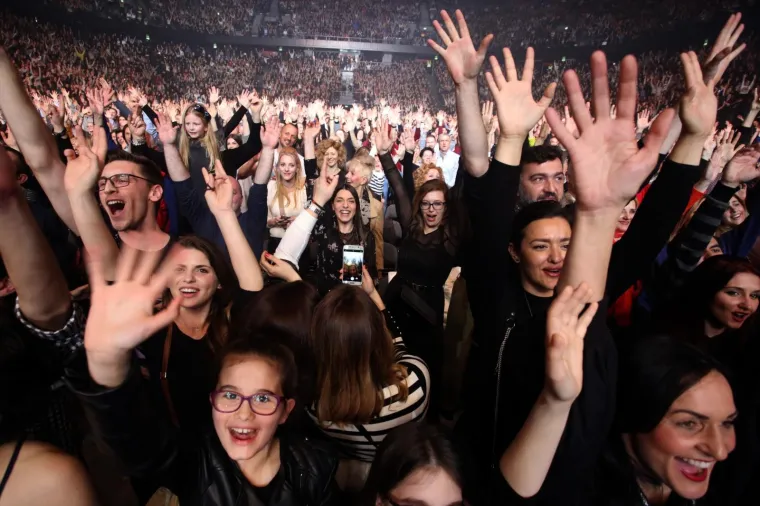 MEGAPOPULARNI 2CELLOS 'RAZVALIO' SPLITSKU ARENU: Šulić i Hauser se igrali vraga, iz publike im se smiješile poznate face