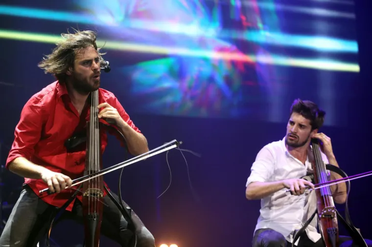 MEGAPOPULARNI 2CELLOS 'RAZVALIO' SPLITSKU ARENU: Šulić i Hauser se igrali vraga, iz publike im se smiješile poznate face