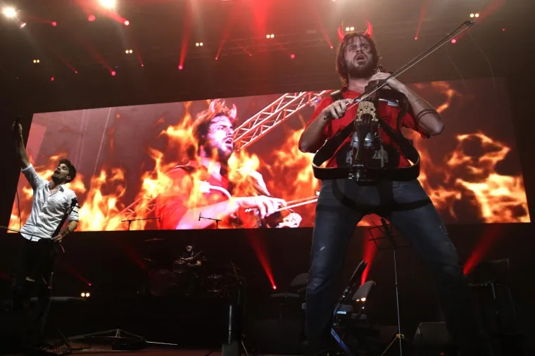 MEGAPOPULARNI 2CELLOS 'RAZVALIO' SPLITSKU ARENU: Šulić i Hauser se igrali vraga, iz publike im se smiješile poznate face