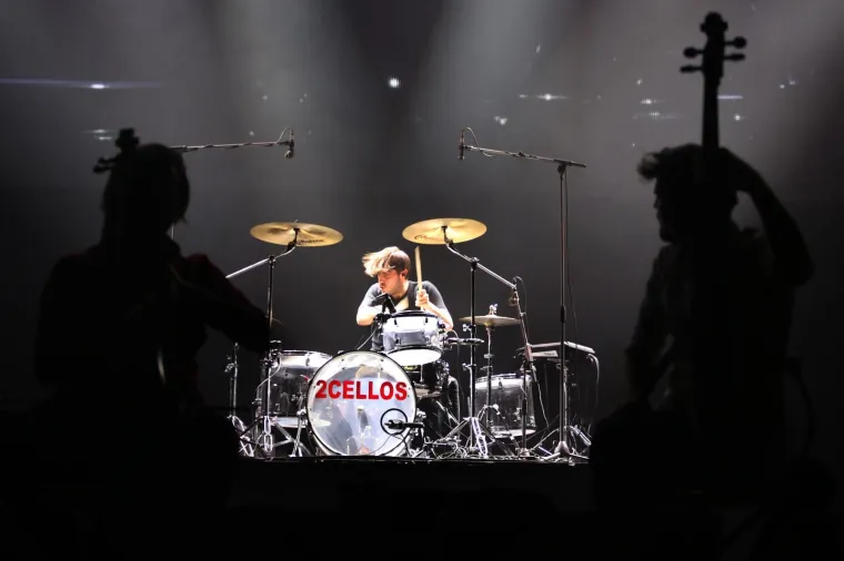 MEGAPOPULARNI 2CELLOS 'RAZVALIO' SPLITSKU ARENU: &Scaron;ulić i Hauser se igrali vraga, iz publike im se smije&scaron;ile poznate face