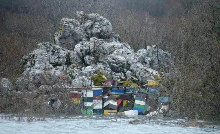 U KOSINJU PROGLA&Scaron;ENO IZVANREDNO STANJE: Sve raspoložive službe vode žestoku bitku s poplavom
