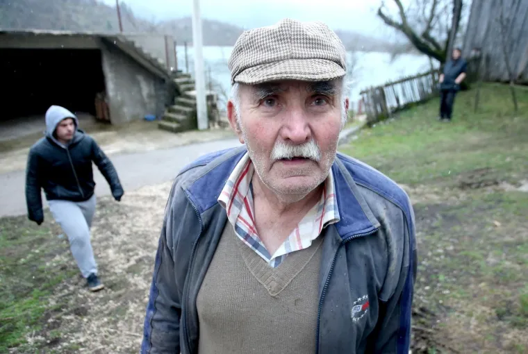 U KOSINJU PROGLA&Scaron;ENO IZVANREDNO STANJE: Sve raspoložive službe vode žestoku bitku s poplavom