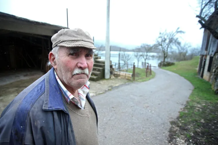 U KOSINJU PROGLA&Scaron;ENO IZVANREDNO STANJE: Sve raspoložive službe vode žestoku bitku s poplavom