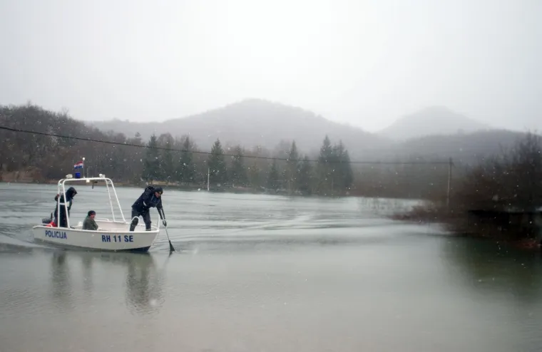 U KOSINJU PROGLA&Scaron;ENO IZVANREDNO STANJE: Sve raspoložive službe vode žestoku bitku s poplavom